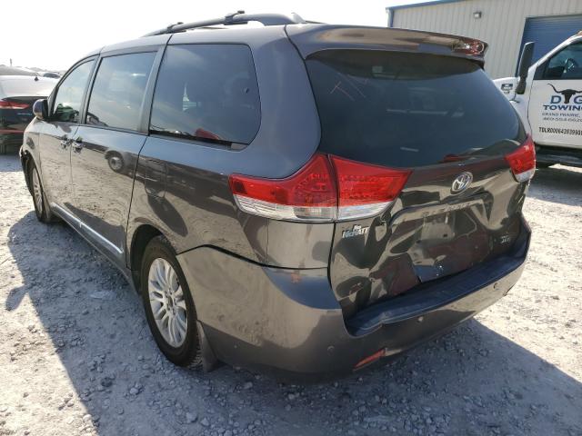 Photo 2 VIN: 5TDYK3DCXCS240743 - TOYOTA SIENNA XLE 