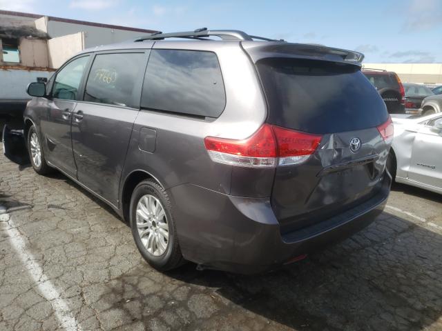 Photo 2 VIN: 5TDYK3DCXDS285649 - TOYOTA SIENNA XLE 