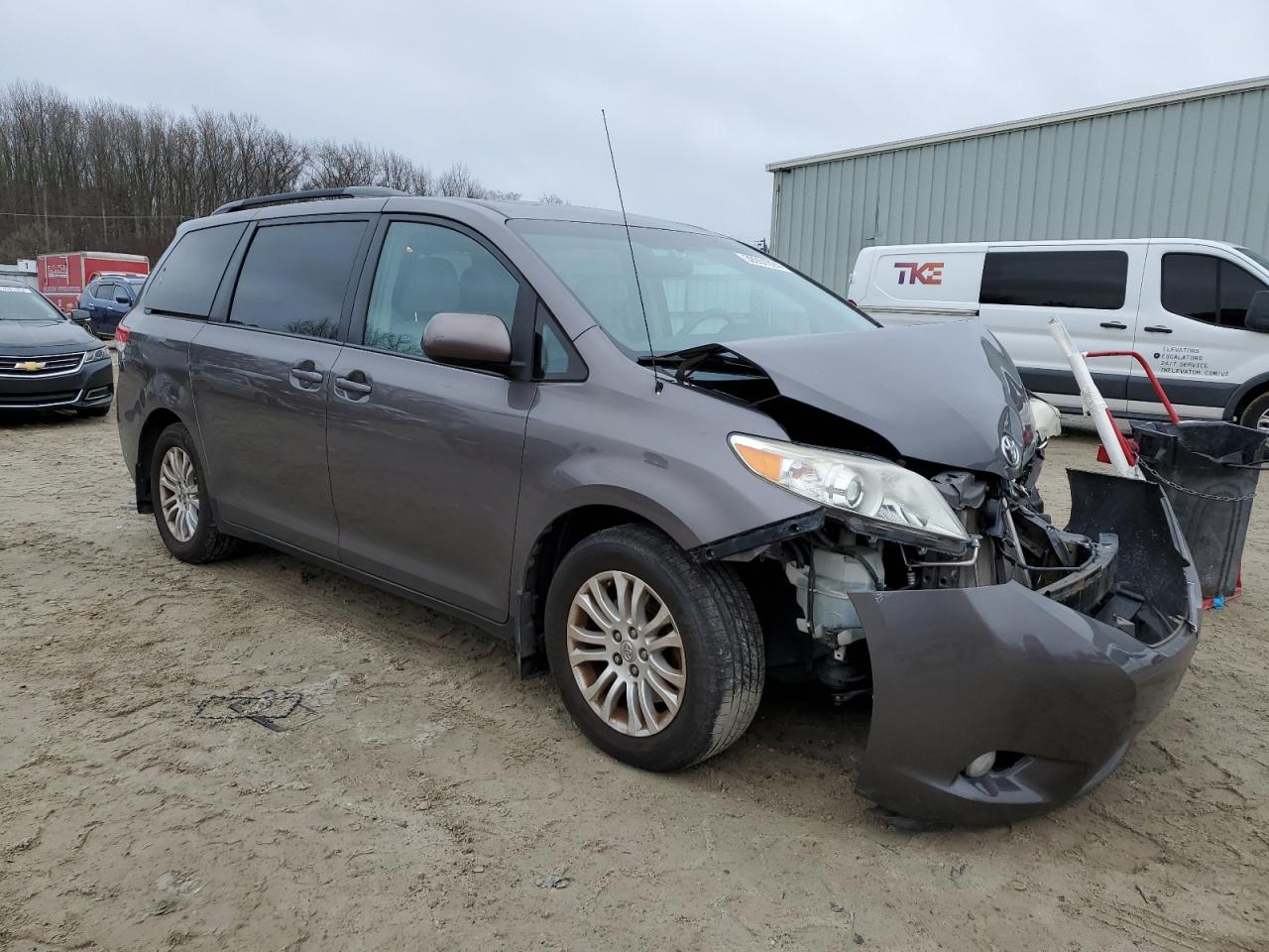 Photo 3 VIN: 5TDYK3DCXDS362343 - TOYOTA SIENNA 