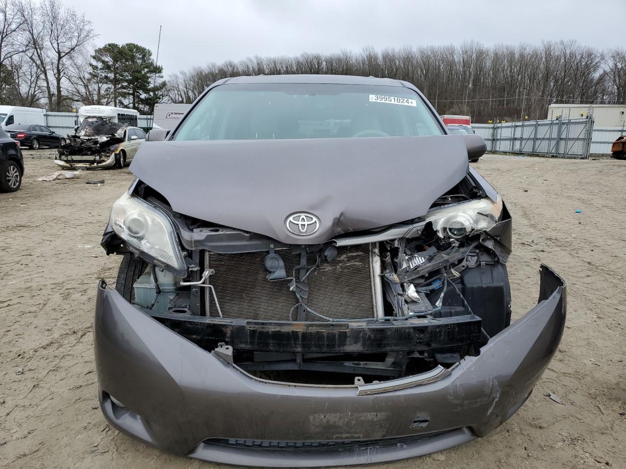 Photo 4 VIN: 5TDYK3DCXDS362343 - TOYOTA SIENNA 