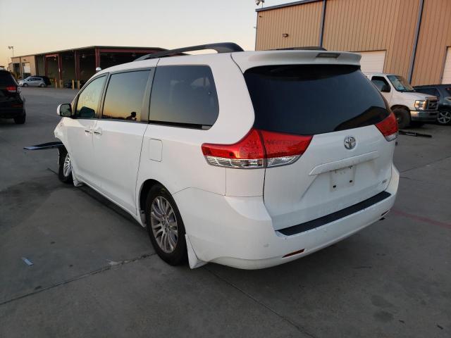 Photo 2 VIN: 5TDYK3DCXDS402999 - TOYOTA SIENNA XLE 