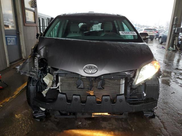 Photo 4 VIN: 5TDYK3DCXES414930 - TOYOTA SIENNA XLE 