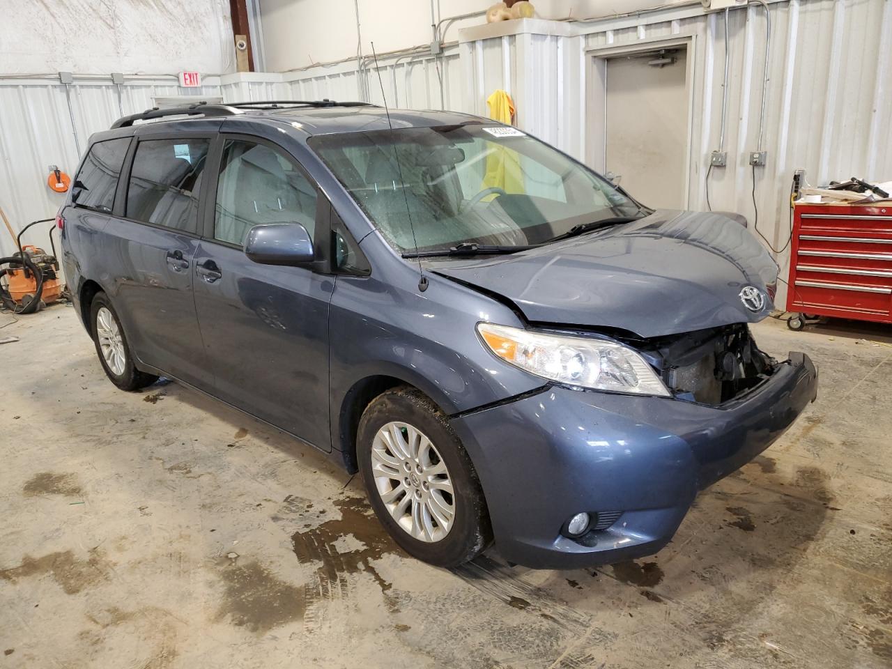 Photo 3 VIN: 5TDYK3DCXES521394 - TOYOTA SIENNA 