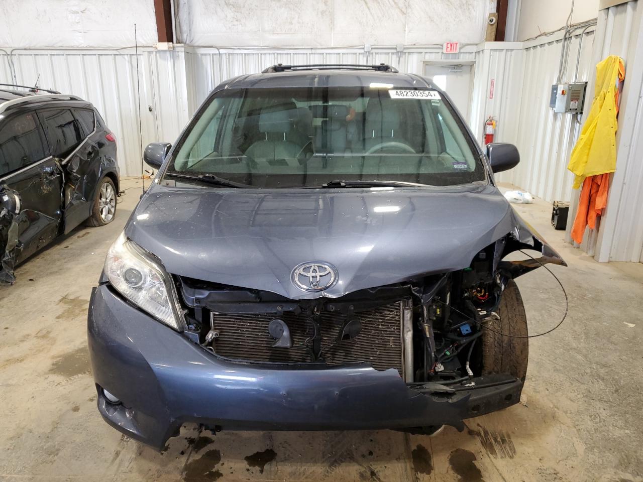 Photo 4 VIN: 5TDYK3DCXES521394 - TOYOTA SIENNA 