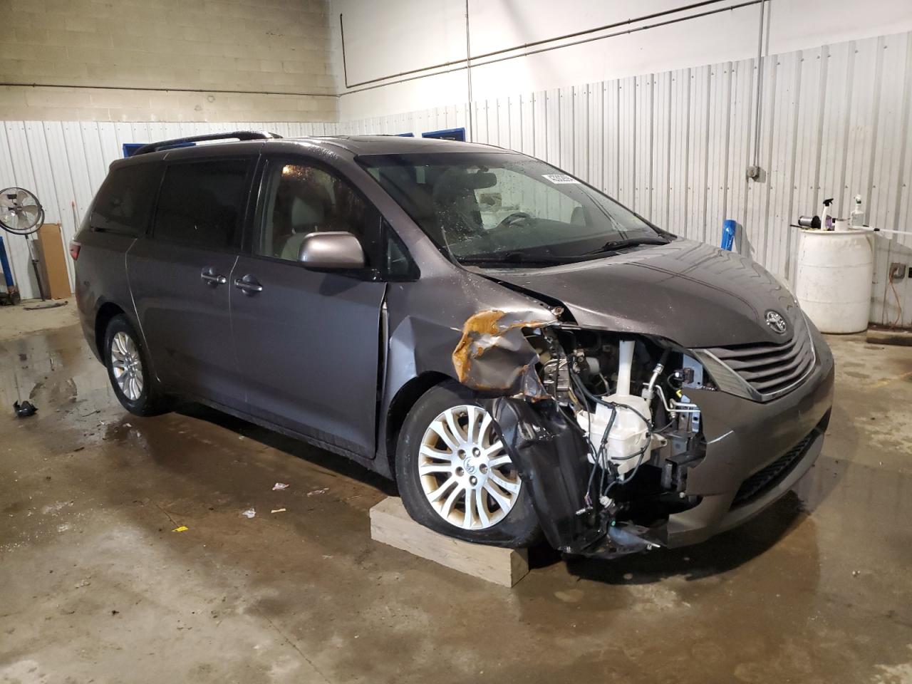 Photo 3 VIN: 5TDYK3DCXFS535541 - TOYOTA SIENNA 