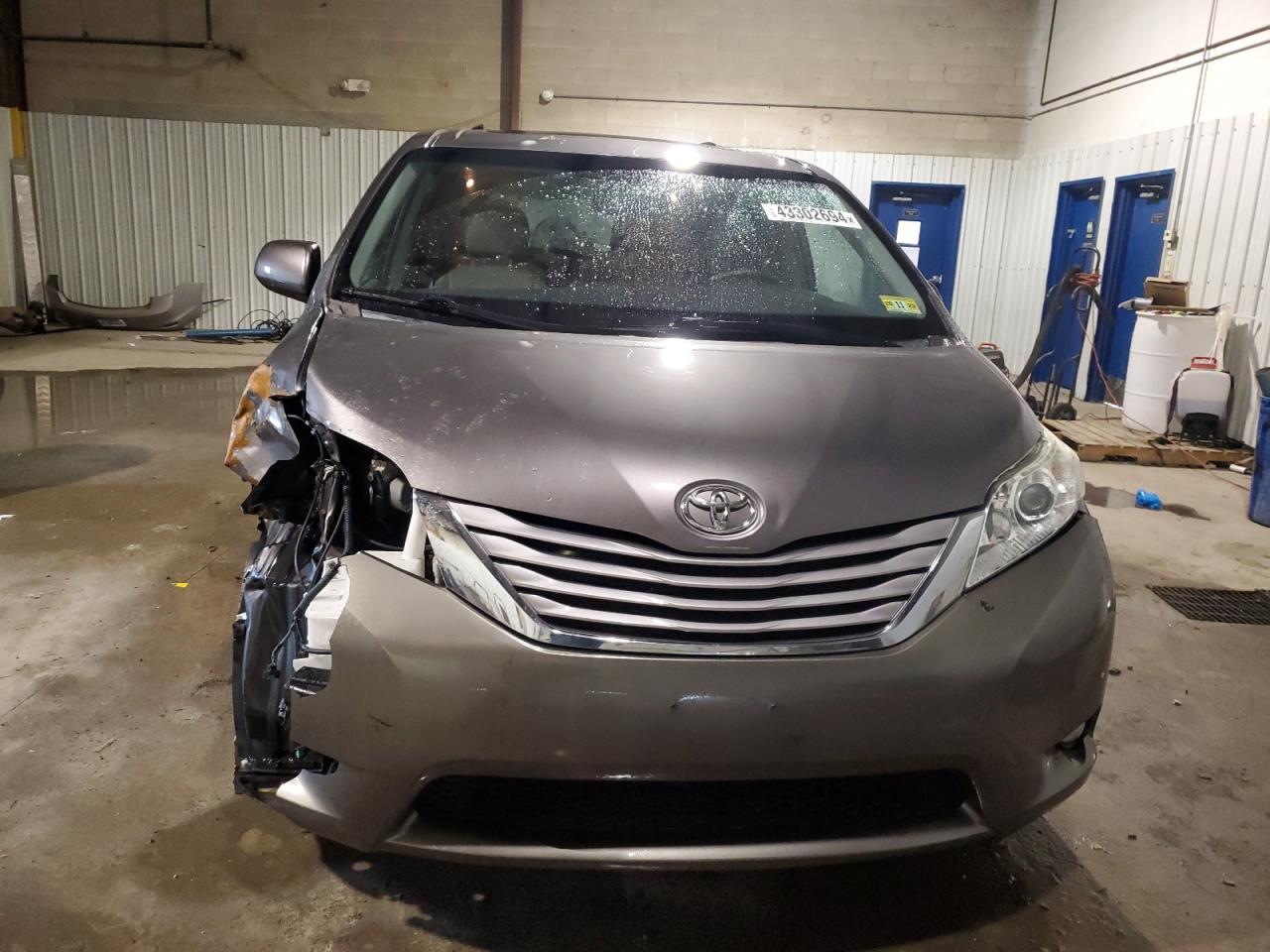 Photo 4 VIN: 5TDYK3DCXFS535541 - TOYOTA SIENNA 