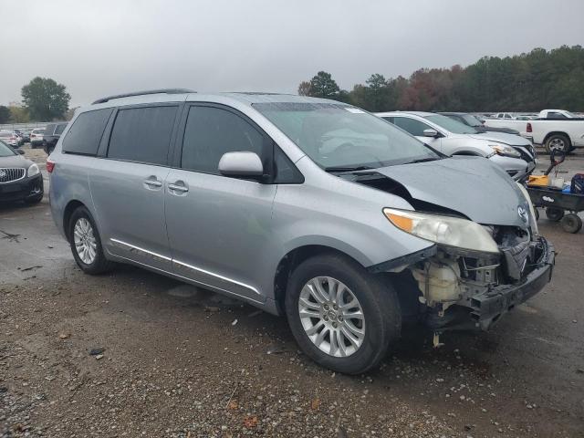 Photo 3 VIN: 5TDYK3DCXFS641763 - TOYOTA SIENNA XLE 