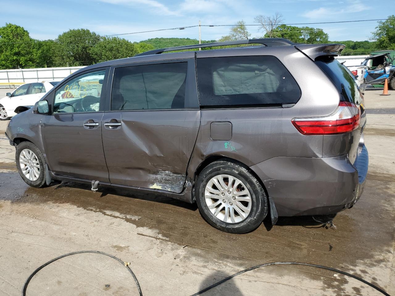 Photo 1 VIN: 5TDYK3DCXFS670681 - TOYOTA SIENNA 