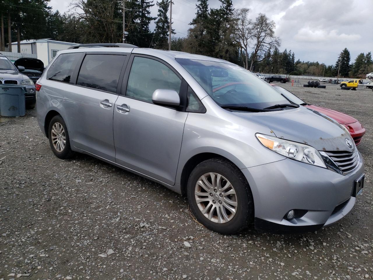 Photo 3 VIN: 5TDYK3DCXGS703776 - TOYOTA SIENNA 