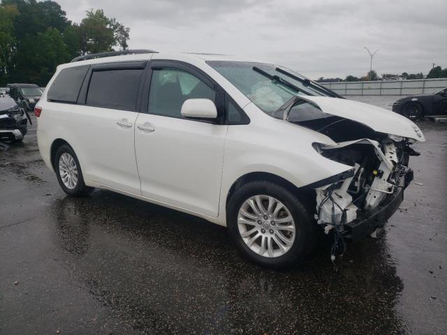 Photo 3 VIN: 5TDYK3DCXGS715927 - TOYOTA SIENNA XLE 