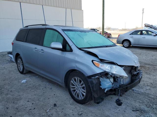 Photo 3 VIN: 5TDYK3DCXGS726118 - TOYOTA SIENNA XLE 