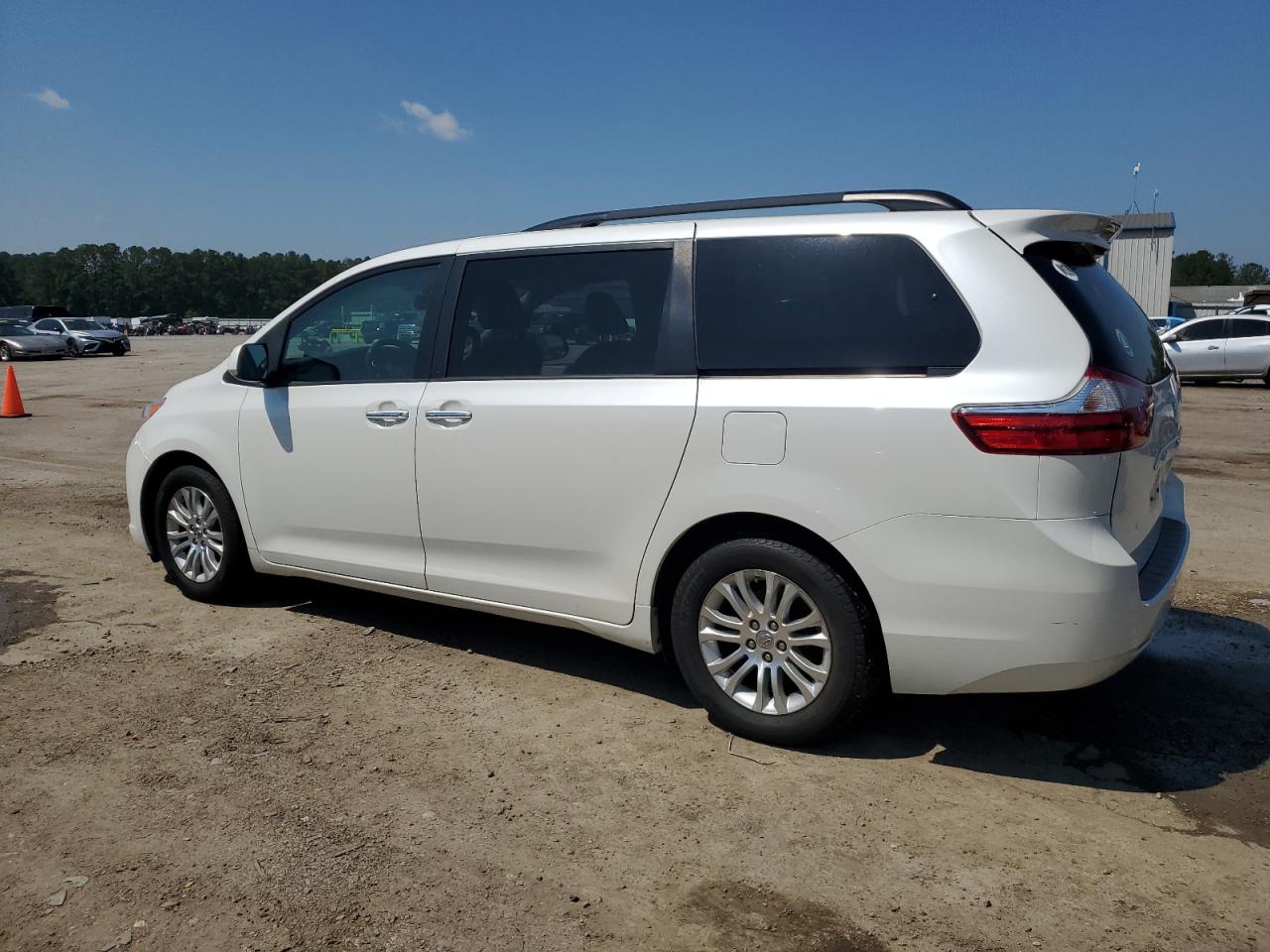 Photo 1 VIN: 5TDYK3DCXGS756090 - TOYOTA SIENNA XLE 