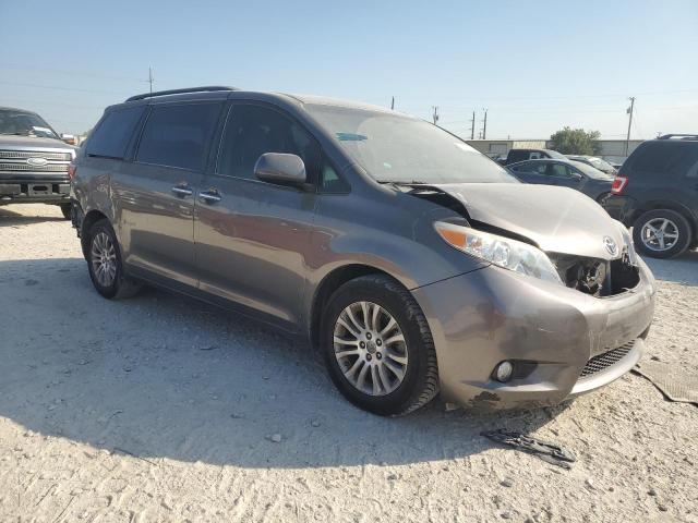 Photo 3 VIN: 5TDYK3DCXGS765999 - TOYOTA SIENNA XLE 