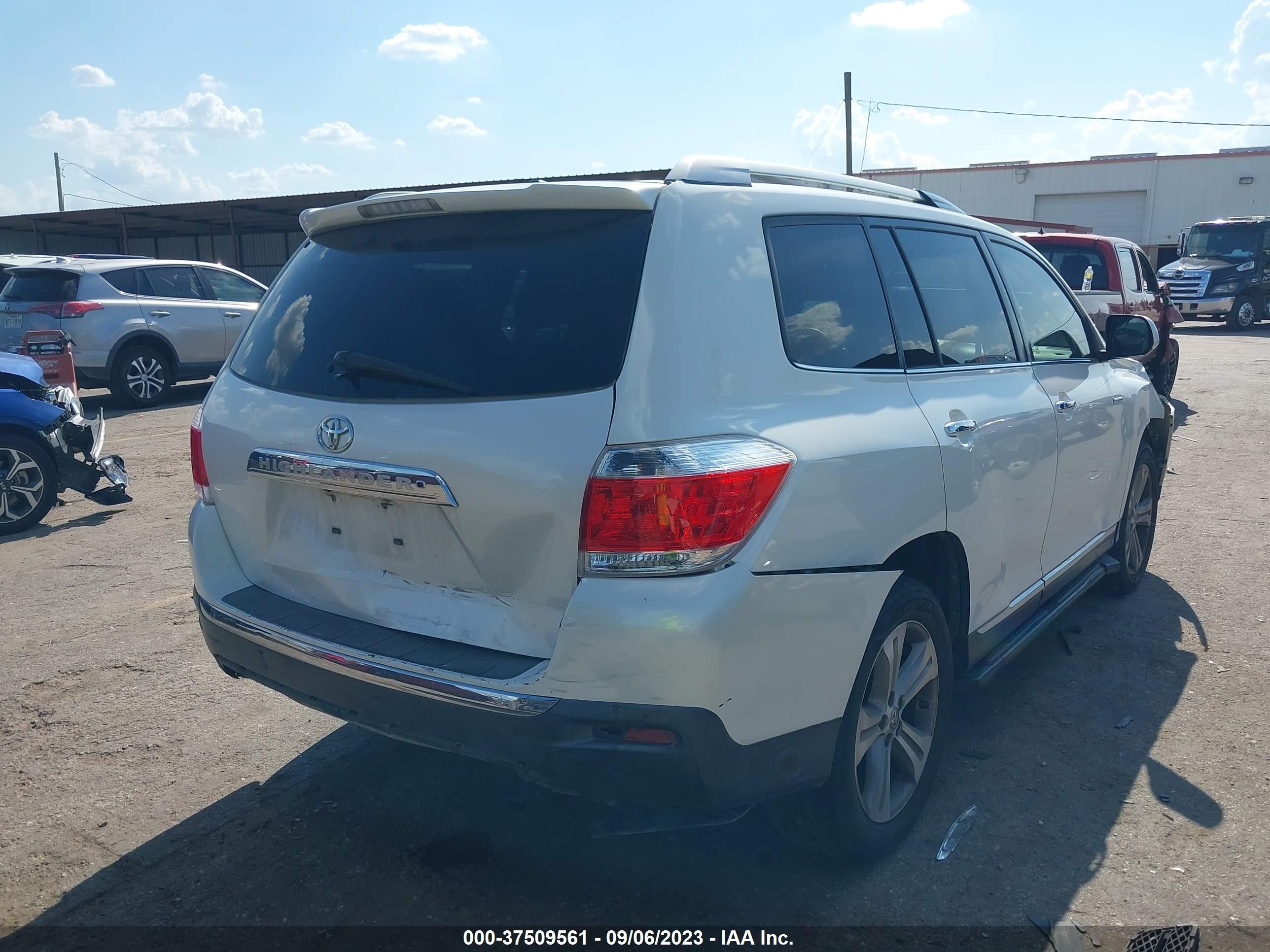 Photo 3 VIN: 5TDYK3EH3DS092494 - TOYOTA HIGHLANDER 