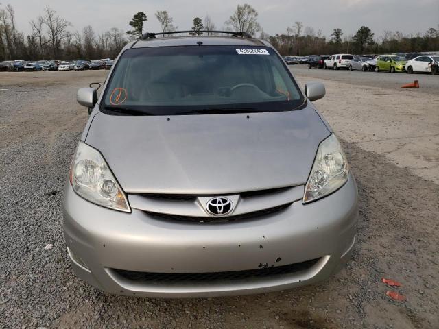 Photo 4 VIN: 5TDYK4CC0AS289406 - TOYOTA SIENNA XLE 