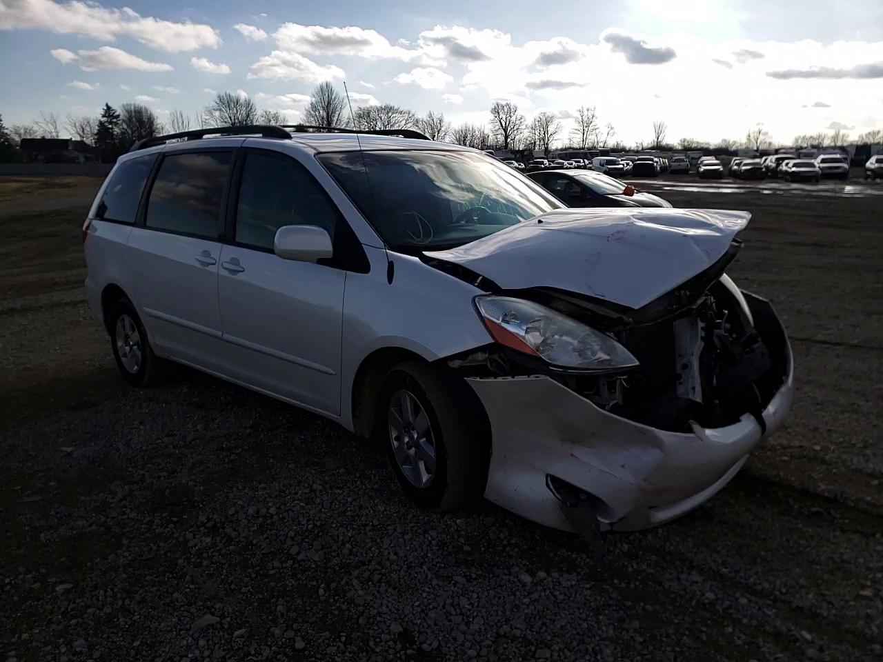 Photo 10 VIN: 5TDYK4CC0AS310142 - TOYOTA SIENNA XLE 