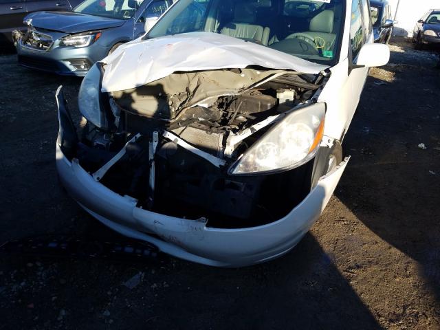 Photo 8 VIN: 5TDYK4CC0AS310142 - TOYOTA SIENNA XLE 