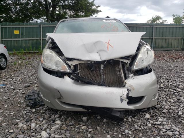 Photo 8 VIN: 5TDYK4CC1AS311221 - TOYOTA SIENNA XLE 