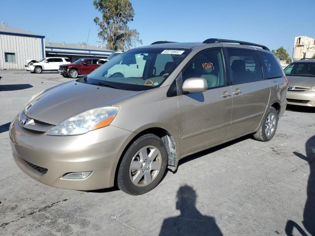 Photo 1 VIN: 5TDYK4CC2AS313804 - TOYOTA SIENNA XLE 