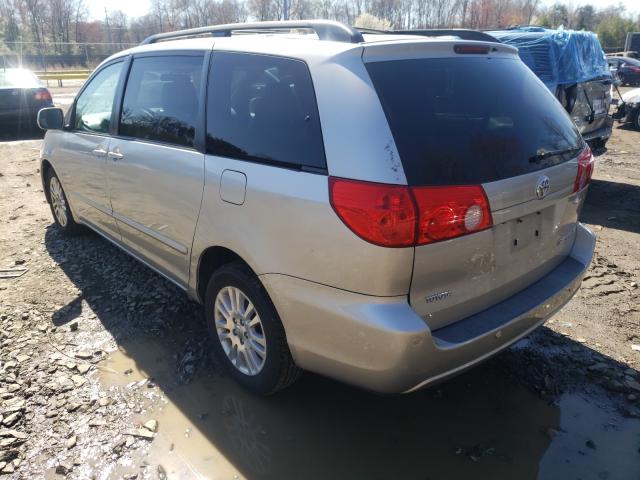 Photo 2 VIN: 5TDYK4CC3AS292879 - TOYOTA SIENNA XLE 