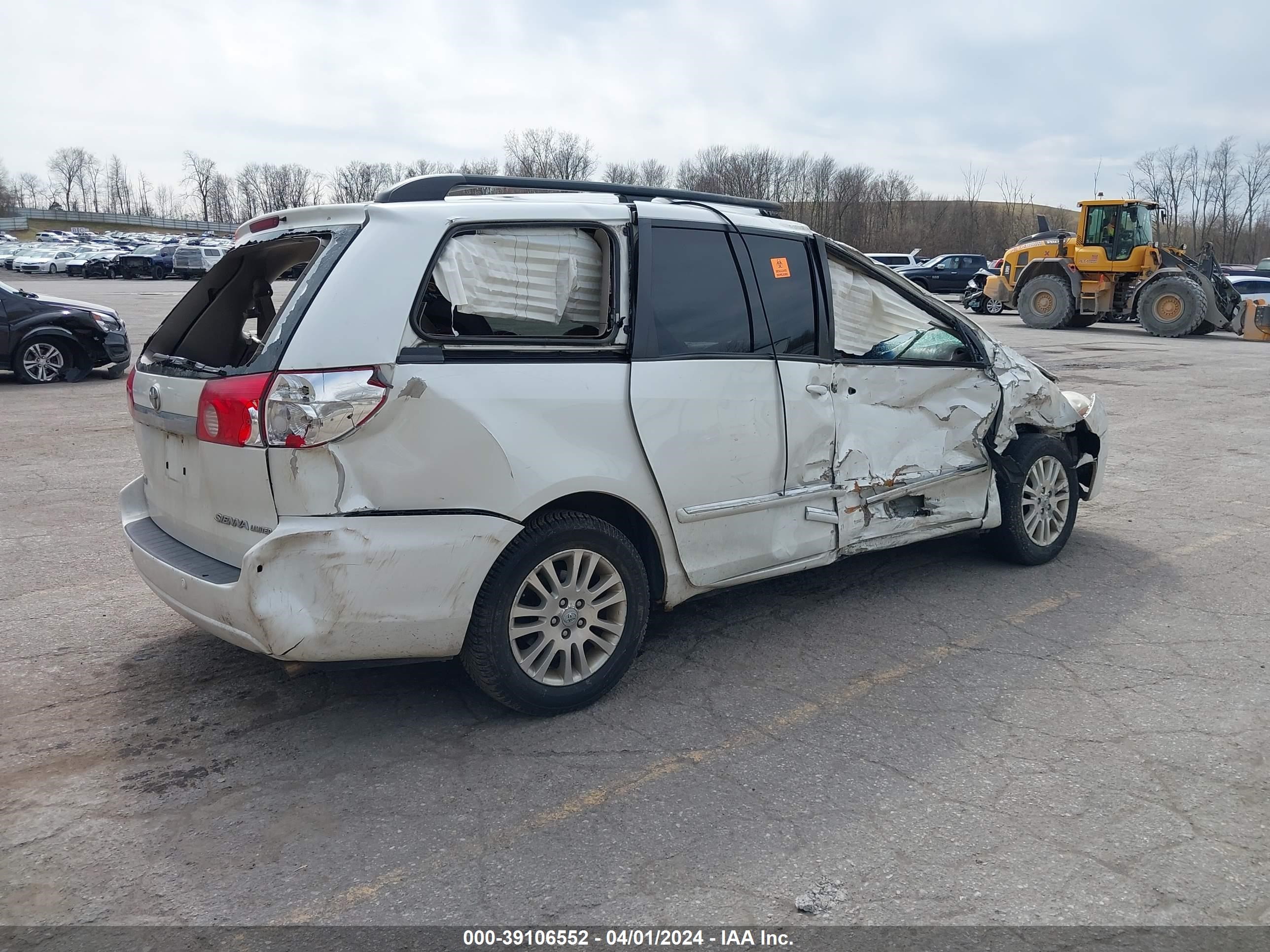 Photo 3 VIN: 5TDYK4CC4AS318664 - TOYOTA SIENNA 