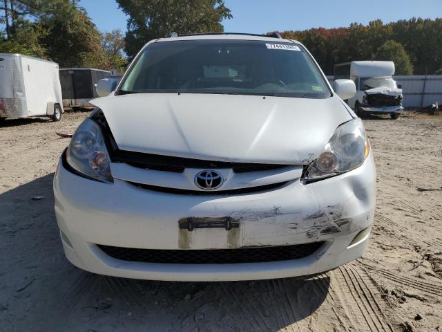 Photo 4 VIN: 5TDYK4CC8AS339372 - TOYOTA SIENNA XLE 