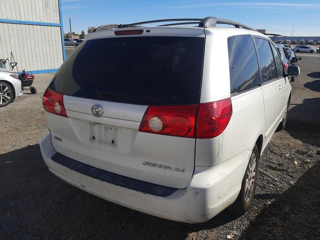 Photo 3 VIN: 5TDYK4CC8AS341056 - TOYOTA SIENNA XLE 