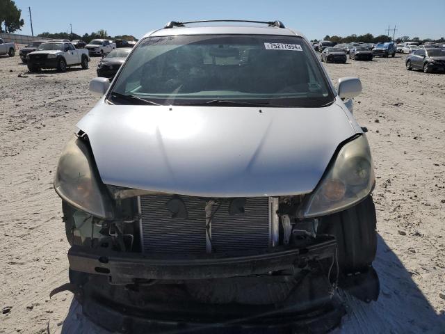 Photo 4 VIN: 5TDYK4CCXAS310147 - TOYOTA SIENNA XLE 