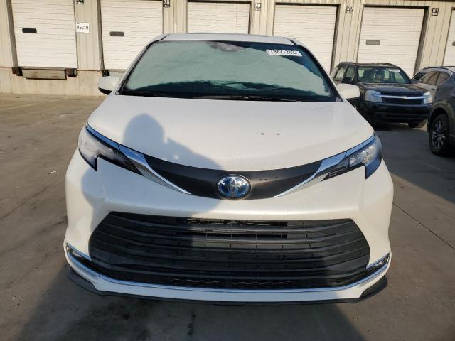 Photo 4 VIN: 5TDYRKEC0MS003703 - TOYOTA SIENNA XLE 