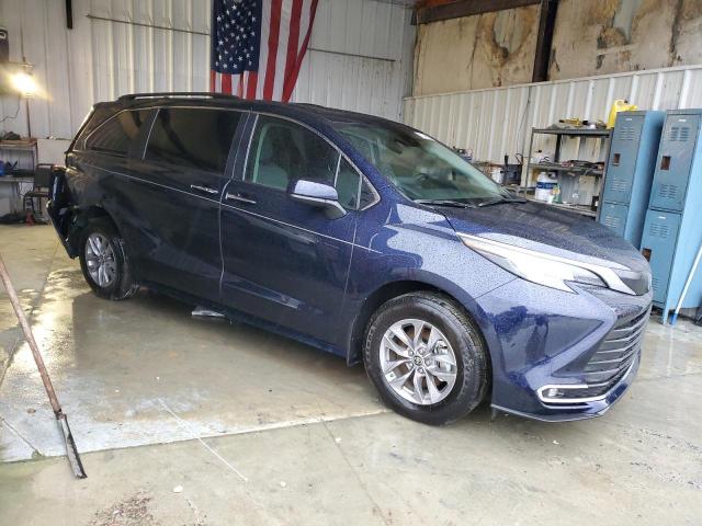 Photo 3 VIN: 5TDYRKEC0NS078693 - TOYOTA SIENNA XLE 