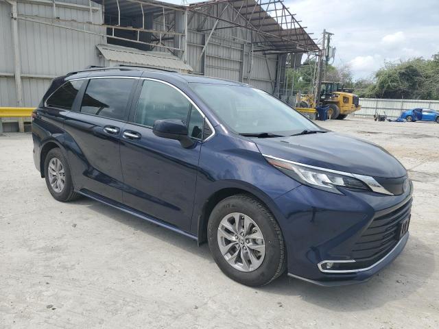 Photo 3 VIN: 5TDYRKEC0NS088432 - TOYOTA SIENNA XLE 