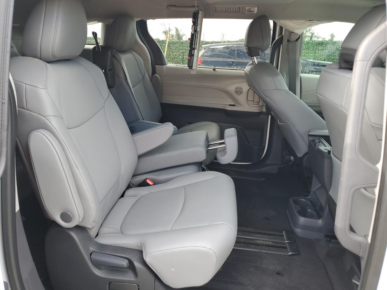 Photo 10 VIN: 5TDYRKEC0PS174679 - TOYOTA SIENNA 