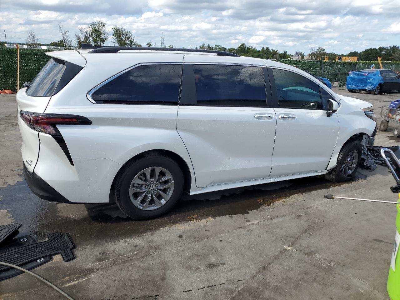 Photo 2 VIN: 5TDYRKEC0PS174679 - TOYOTA SIENNA 