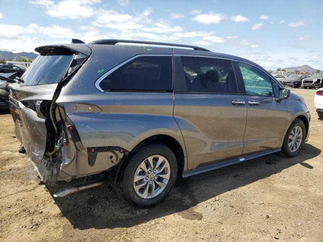 Photo 2 VIN: 5TDYRKEC0RS208381 - TOYOTA SIENNA XLE 