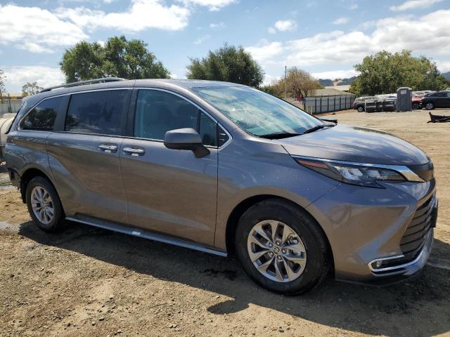 Photo 3 VIN: 5TDYRKEC0RS208381 - TOYOTA SIENNA XLE 