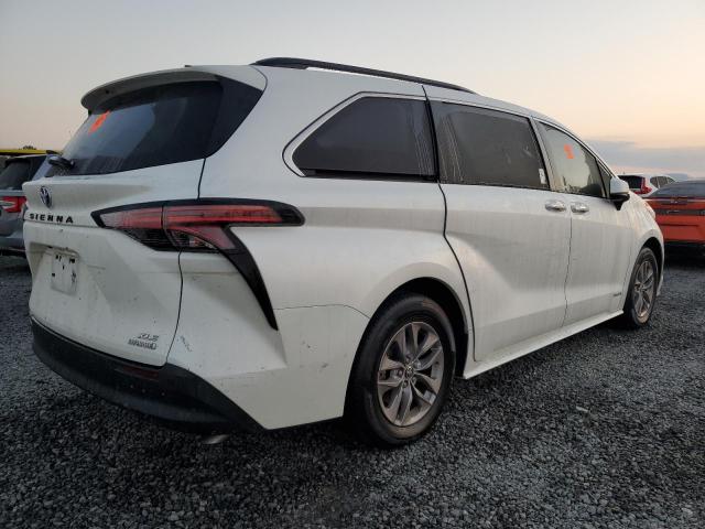 Photo 2 VIN: 5TDYRKEC1MS061819 - TOYOTA SIENNA XLE 