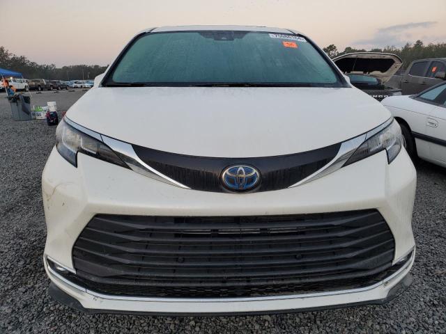 Photo 4 VIN: 5TDYRKEC1MS061819 - TOYOTA SIENNA XLE 