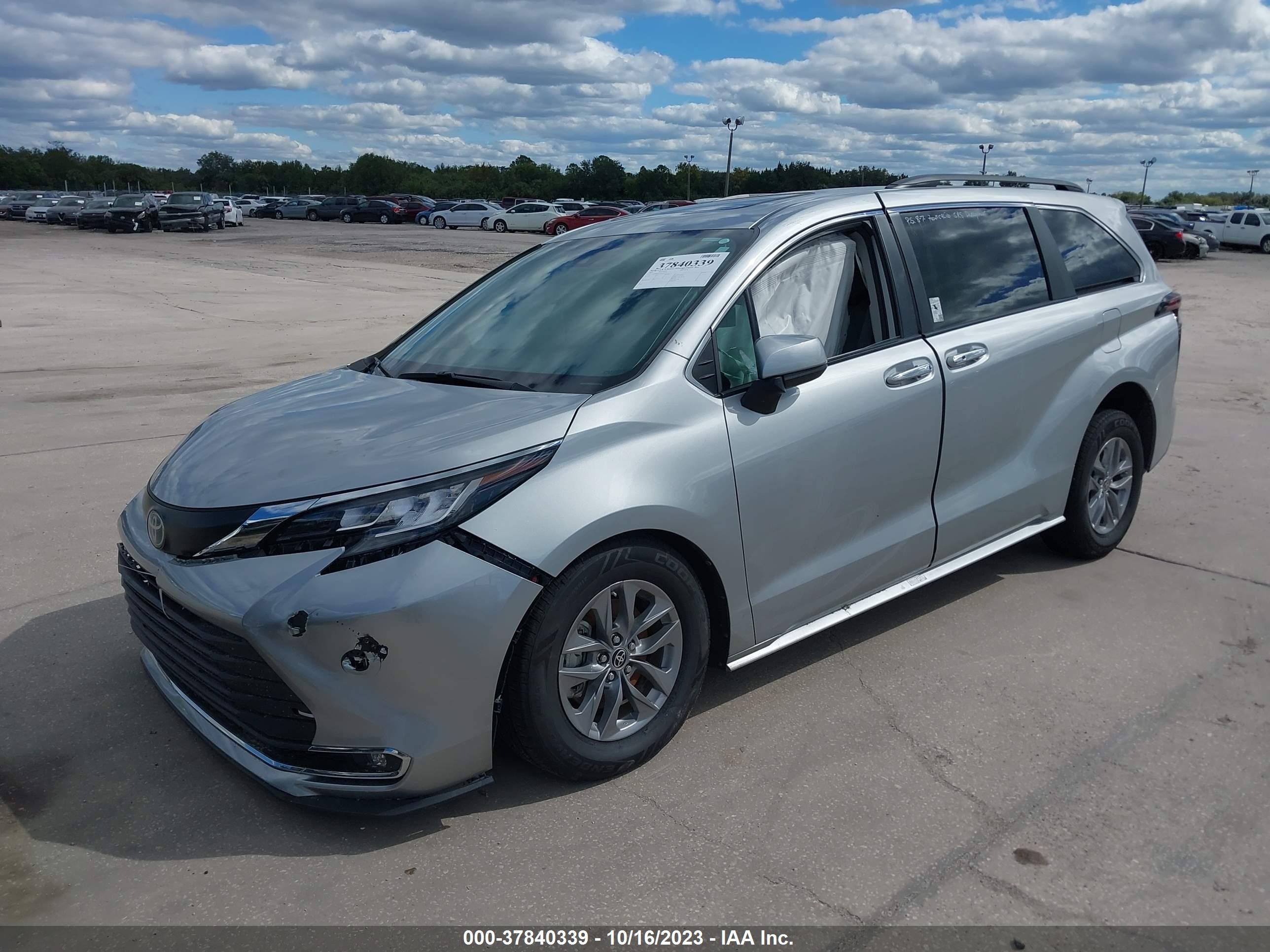 Photo 1 VIN: 5TDYRKEC1NS102015 - TOYOTA SIENNA 