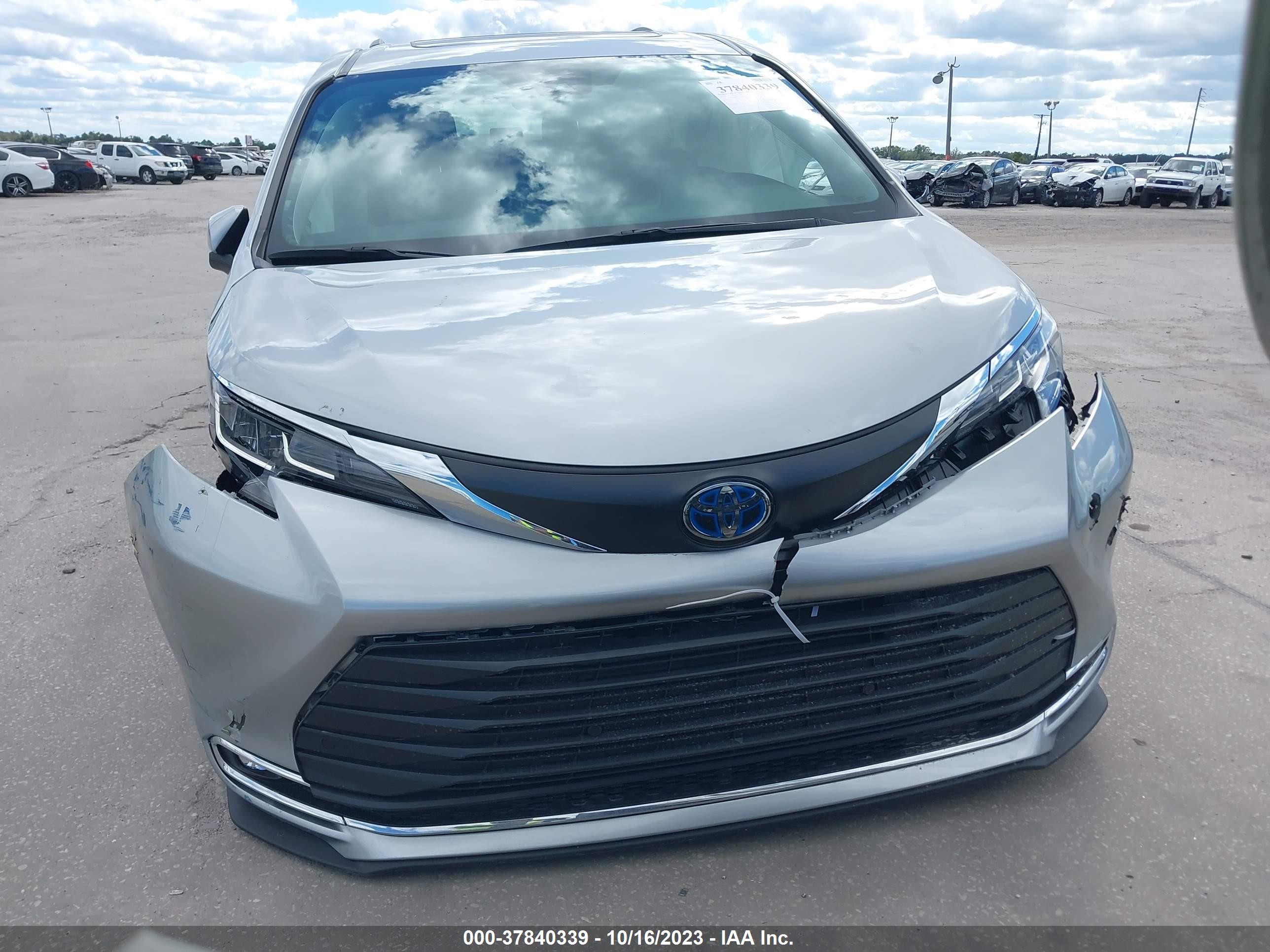 Photo 12 VIN: 5TDYRKEC1NS102015 - TOYOTA SIENNA 