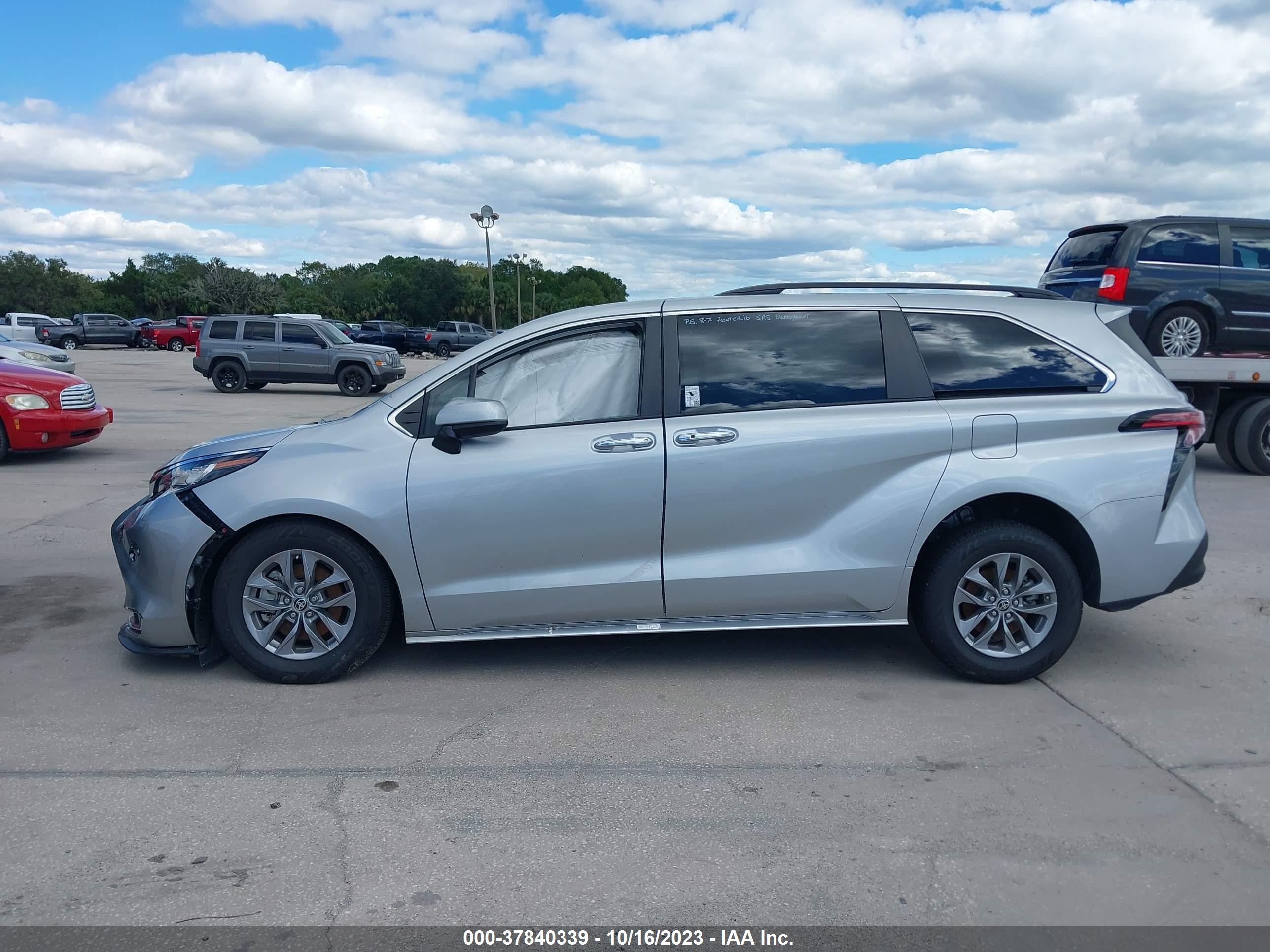 Photo 14 VIN: 5TDYRKEC1NS102015 - TOYOTA SIENNA 