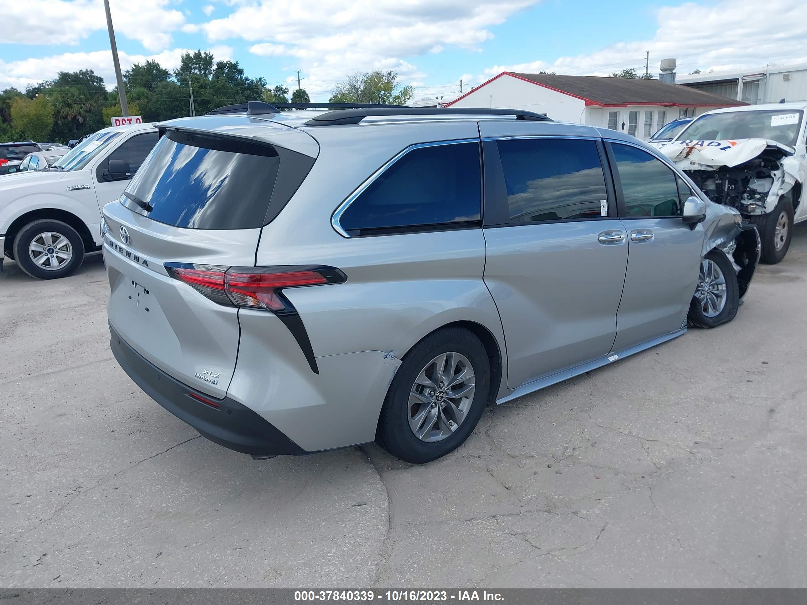 Photo 3 VIN: 5TDYRKEC1NS102015 - TOYOTA SIENNA 