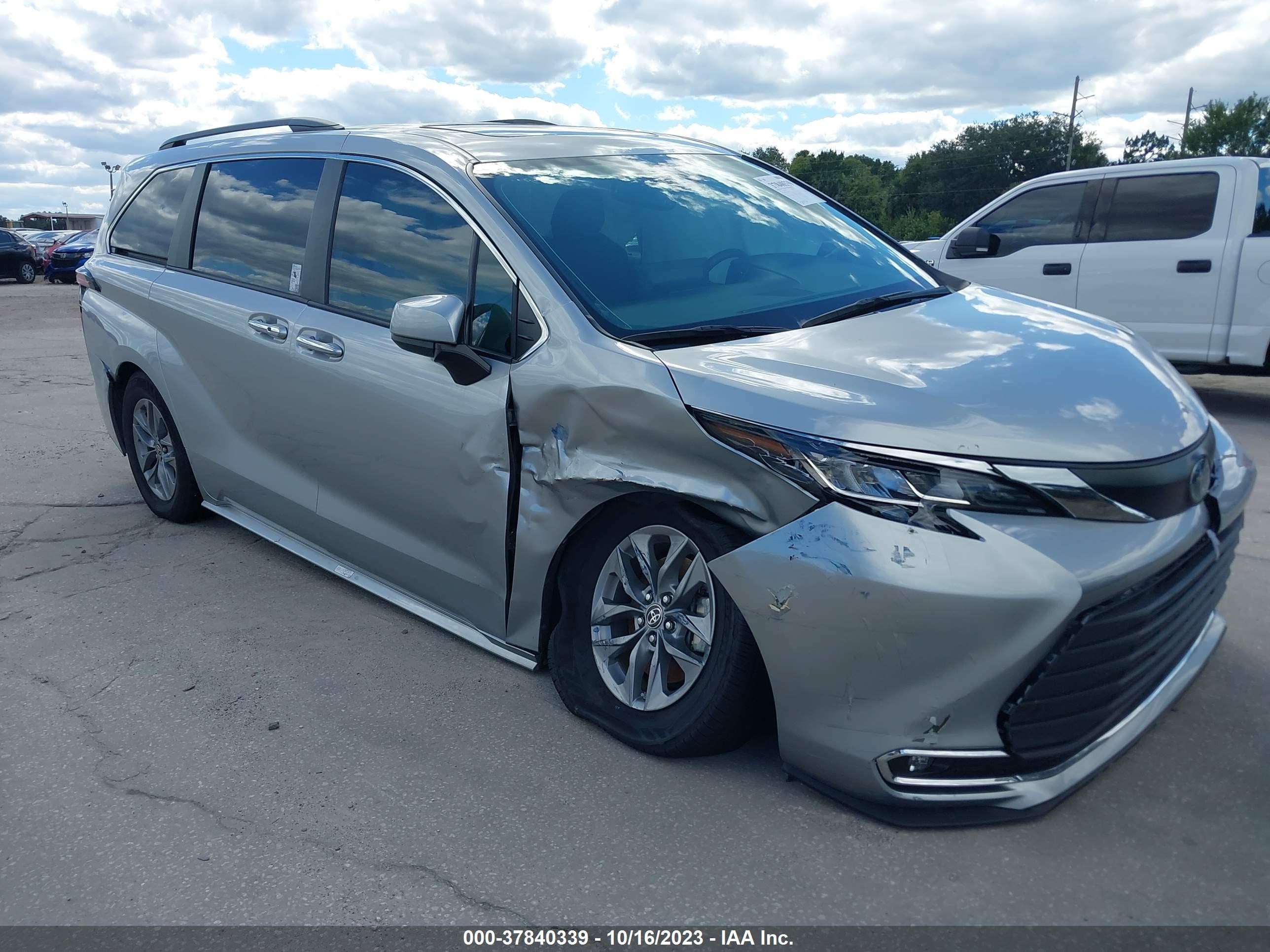 Photo 5 VIN: 5TDYRKEC1NS102015 - TOYOTA SIENNA 