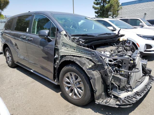 Photo 3 VIN: 5TDYRKEC1PS137916 - TOYOTA SIENNA XLE 