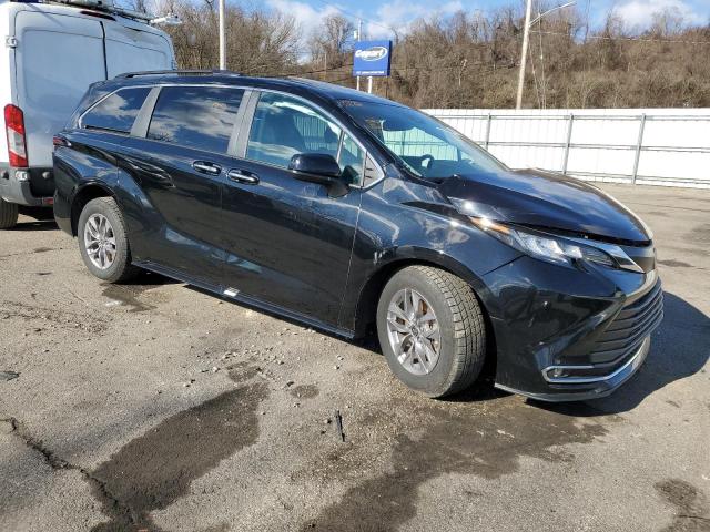 Photo 3 VIN: 5TDYRKEC1PS156918 - TOYOTA SIENNA XLE 