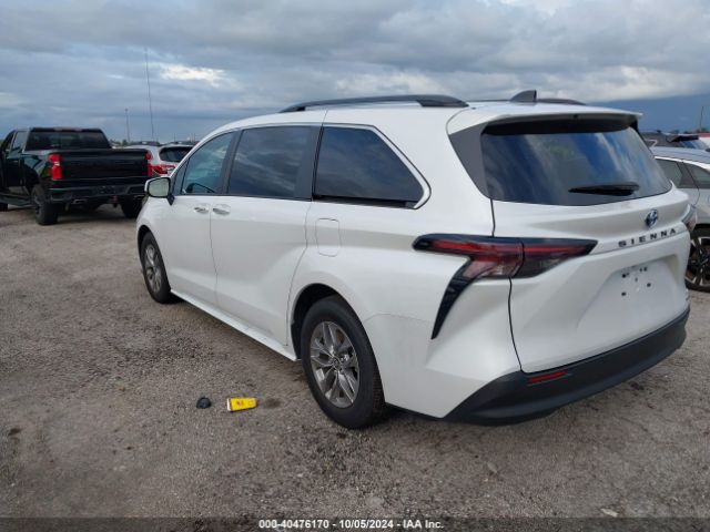 Photo 2 VIN: 5TDYRKEC1RS184639 - TOYOTA SIENNA 