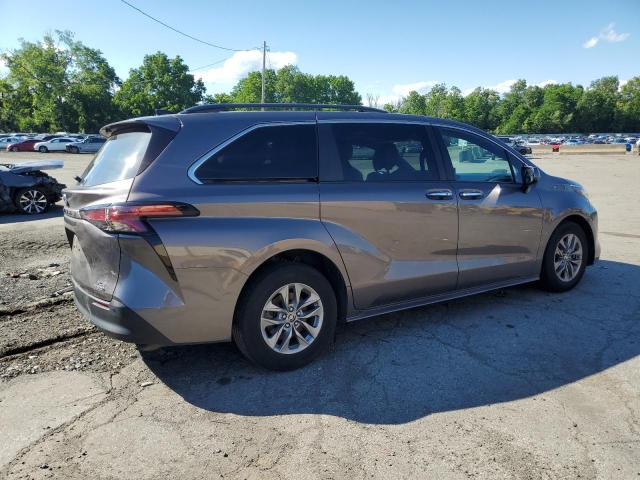 Photo 2 VIN: 5TDYRKEC2NS100046 - TOYOTA SIENNA XLE 