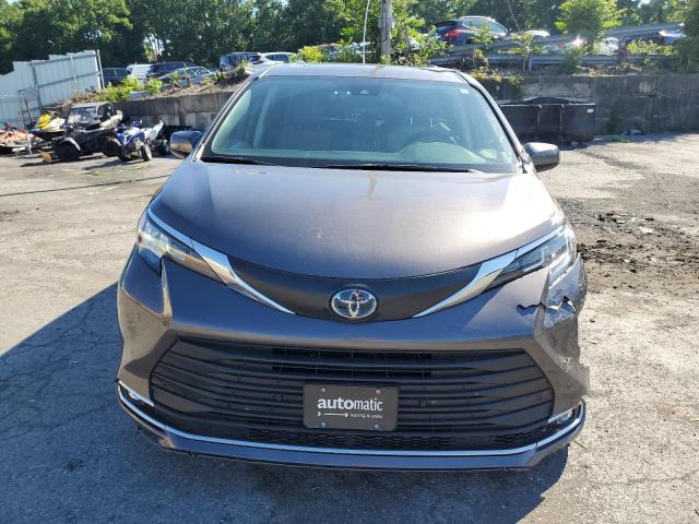 Photo 4 VIN: 5TDYRKEC2NS100046 - TOYOTA SIENNA XLE 