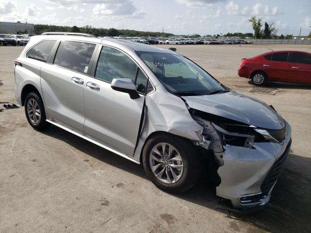 Photo 3 VIN: 5TDYRKEC2PS137178 - TOYOTA SIENNA XLE 