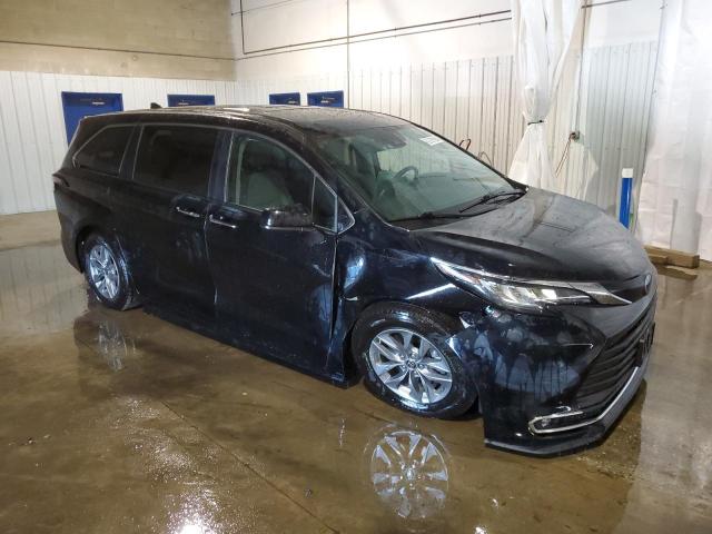 Photo 3 VIN: 5TDYRKEC3NS111265 - TOYOTA SIENNA XLE 