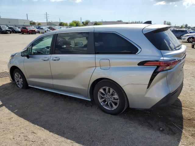 Photo 1 VIN: 5TDYRKEC3NS126994 - TOYOTA SIENNA XLE 